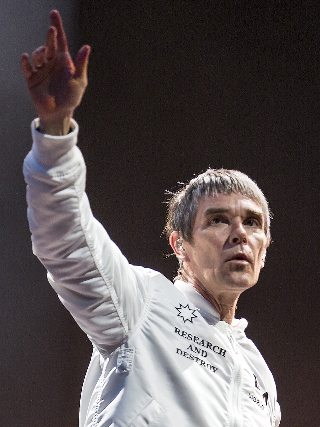 How tall is Ian Brown?